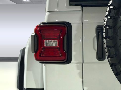 Used 2025 Jeep Wrangler Unlimited Rubicon image 13