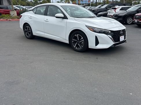 Used 2025 Nissan Sentra SV FWD image 5