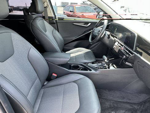Certified 2023 Kia Niro EX FWD image 16