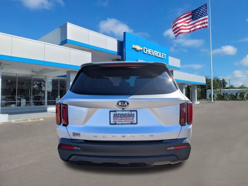 Used 2021 Kia Sorento LX image 5