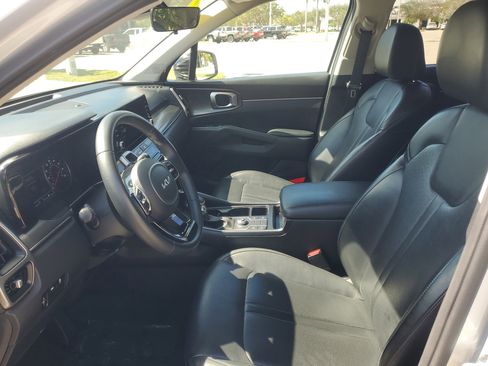 Used 2022 Kia Sorento S image 16