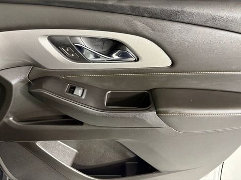 Used 2020 Chevrolet Traverse LS image 14