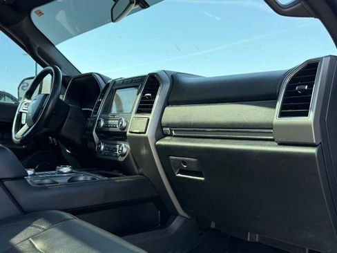 Used 2018 Ford Expedition XLT w/ Equipment Group 202A image 16