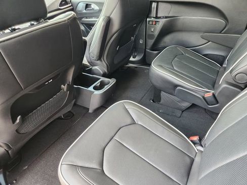 New 2026 Chrysler Pacifica Limited AWD/4WD image 21