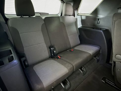 Used 2023 Chevrolet Traverse LT w/ Rear Camera Mirror Package image 28