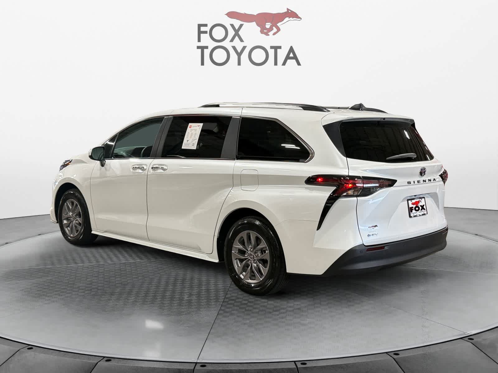 Used 2026 Toyota Sienna XLE FWD image 4