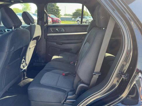 Used 2018 Ford Explorer XLT image 24