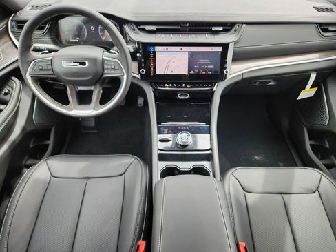 New 2026 Jeep Grand Cherokee L Limited AWD/4WD image 11