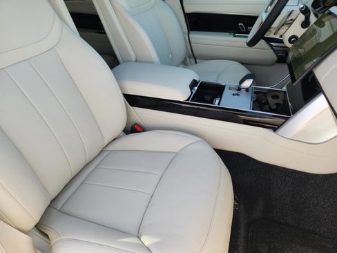New 2026 Land Rover Range Rover SE image 13