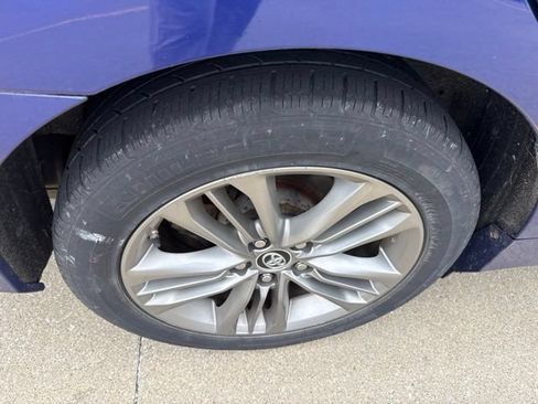 Used 2015 Toyota Camry SE FWD image 9