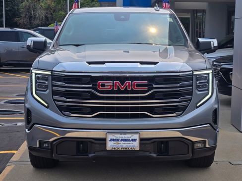 Used 2025 GMC Sierra 1500 SLT AWD/4WD image 4