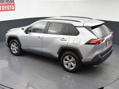 Used 2025 Toyota RAV4 XLE AWD/4WD image 18