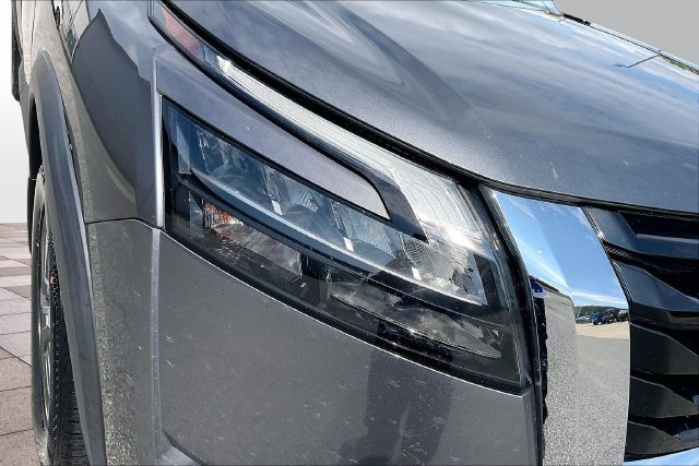 Used 2023 Nissan Pathfinder SV AWD/4WD image 32