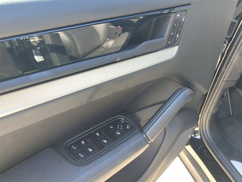 Used 2025 Porsche Cayenne image 24