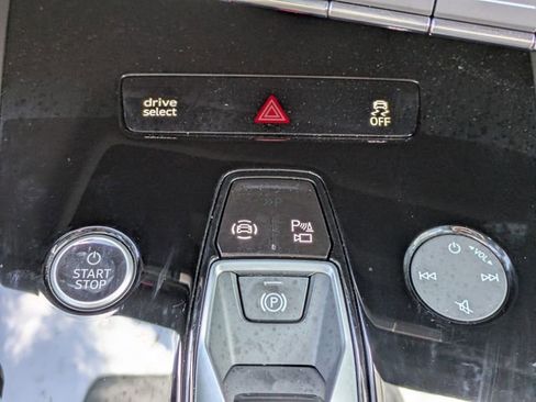 Used 2025 Audi Q4 e-tron Premium RWD image 29