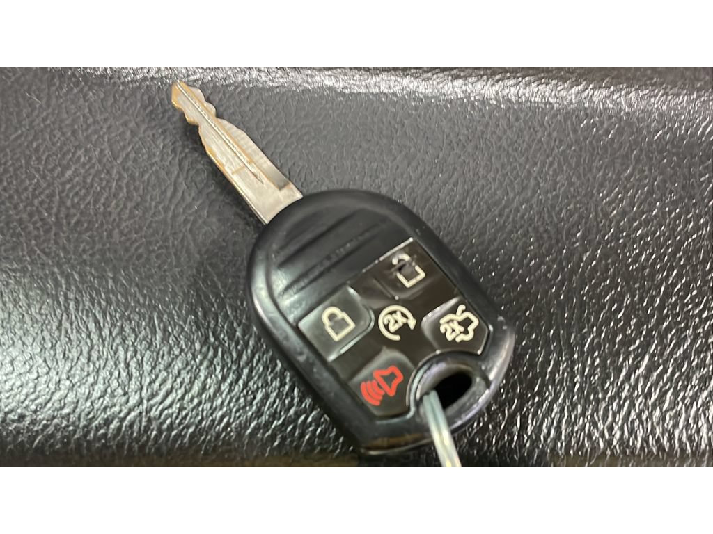 Used 2015 Ford Explorer XLT w/ Equipment Group 202B AWD/4WD image 20