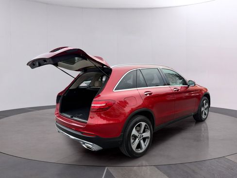 Used 2018 Mercedes-Benz GLC 300 4MATIC image 5