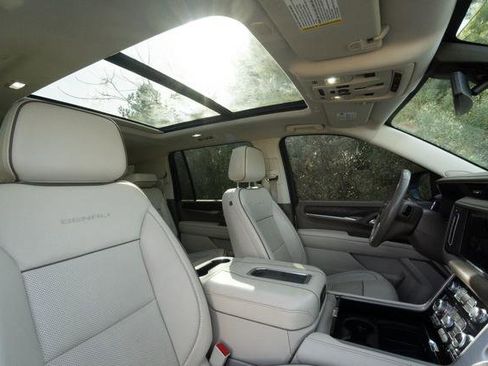 Used 2022 GMC Yukon XL Denali image 23