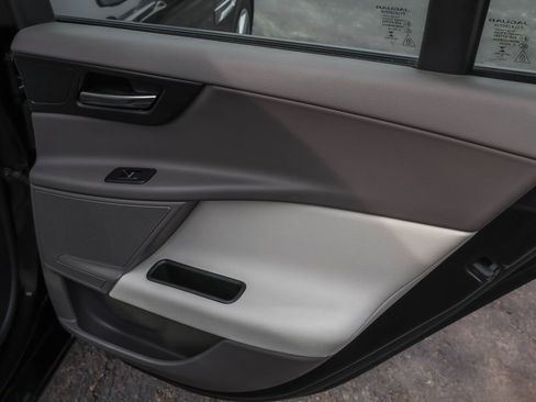 Used 2018 Jaguar XE Premium image 28