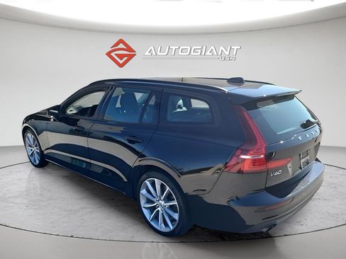 Used 2020 Volvo V60 T5 Momentum FWD image 2