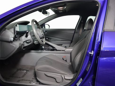 Used 2023 Hyundai Elantra SEL w/ Convenience Package FWD image 10