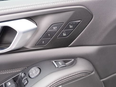 Used 2022 BMW X5 sDrive40i w/ M Sport Package image 18