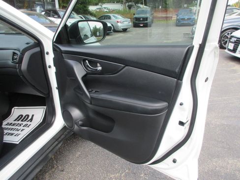 Used 2017 Nissan Rogue S FWD image 14