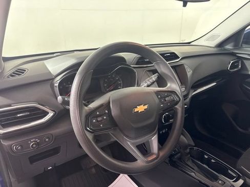 Used 2023 Chevrolet TrailBlazer LT FWD image 16