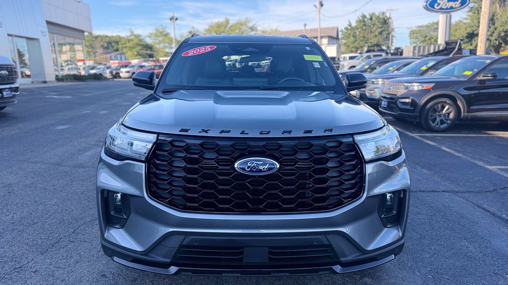 Used 2025 Ford Explorer ST-Line w/ ST-Line Street Pack AWD/4WD image 12