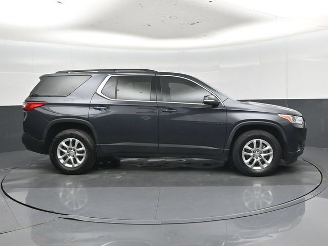 Used 2021 Chevrolet Traverse LT w/ LPO, Blackout Package FWD image 2