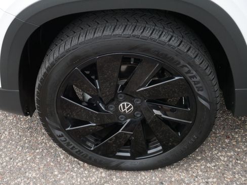 Used 2023 Volkswagen Taos SEL AWD/4WD image 15