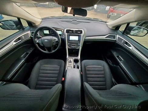 Used 2018 Ford Fusion SE w/ Fusion SE Technology Package image 26