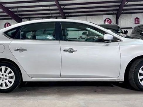 Used 2017 Nissan Sentra SV FWD image 2