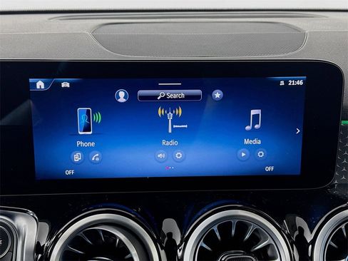 Used 2025 Mercedes-Benz GLB 250 4MATIC image 14