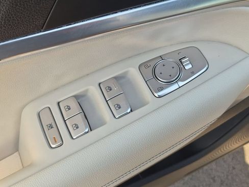 Used 2025 Genesis G70 2.5T RWD image 13