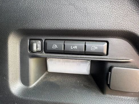 Used 2021 Ford Explorer Limited w/ Equipment Group 301A AWD/4WD image 34
