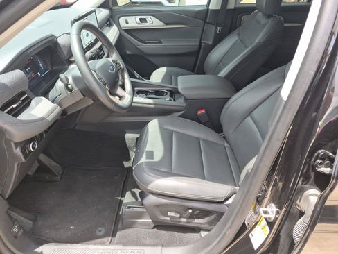 Used 2025 Ford Explorer Active w/ Active Comfort Package RWD image 26