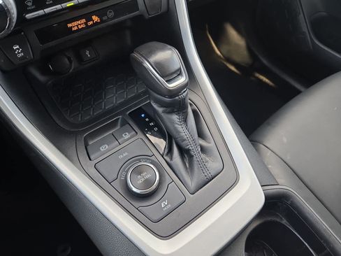 Used 2021 Toyota RAV4 XLE Premium image 32