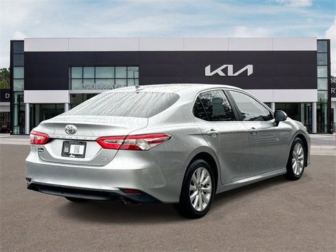 Used 2020 Toyota Camry LE image 8