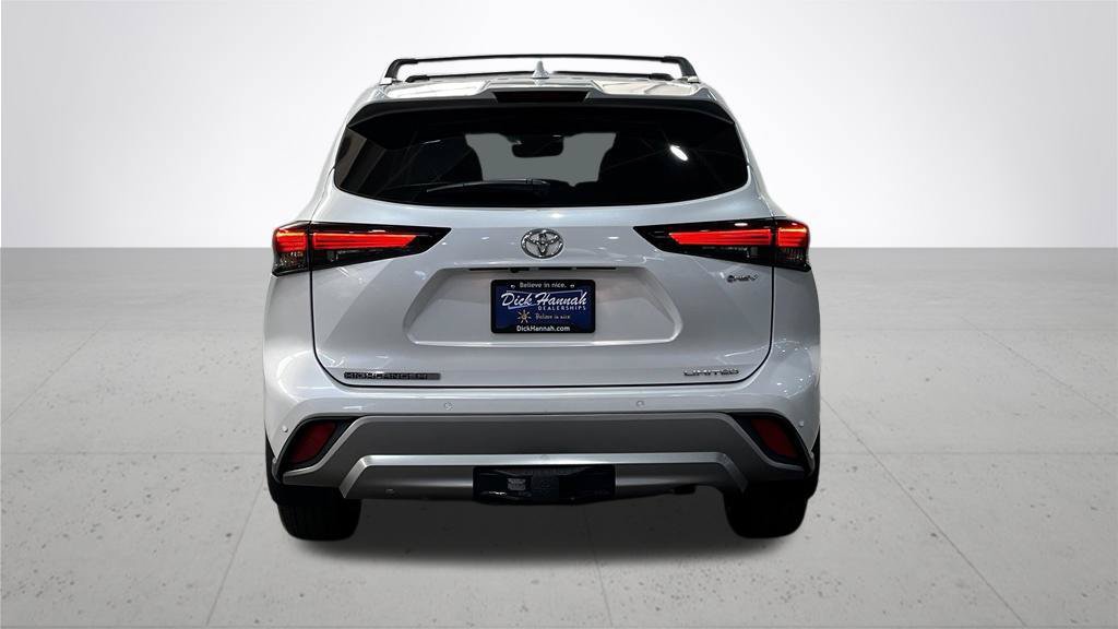 Used 2025 Toyota Highlander Limited AWD/4WD image 11