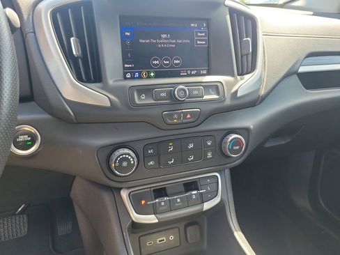 Used 2024 GMC Terrain SLE AWD/4WD image 26