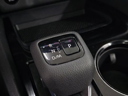 Used 2024 Nissan Rogue SV w/ SV Premium Package FWD image 18