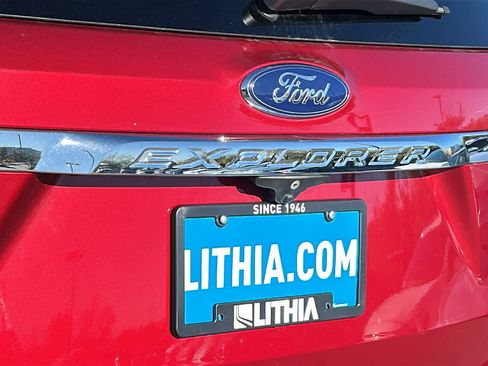 Used 2018 Ford Explorer XLT w/ Equipment Group 202A AWD/4WD image 29