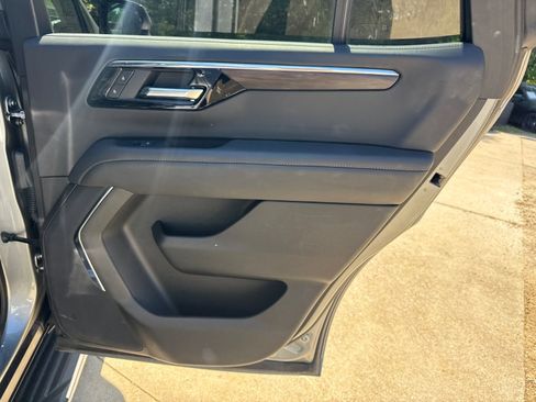 Used 2025 Chevrolet Tahoe LT AWD/4WD image 16
