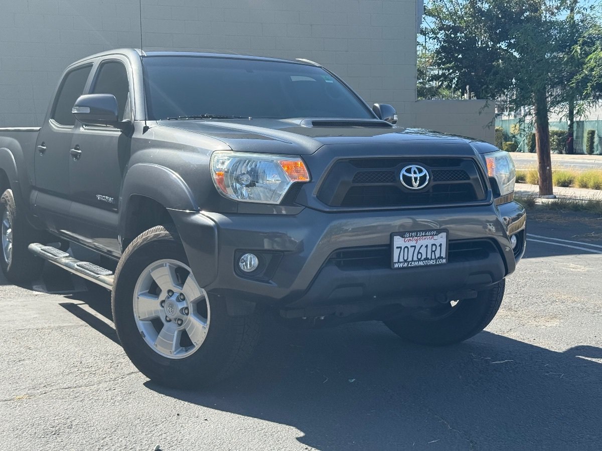 Used 2014 Toyota Tacoma PreRunner w/ TRD Sport Package RWD image 2