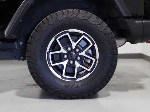 Used 2025 Jeep Wrangler 4WD Rubicon image 40