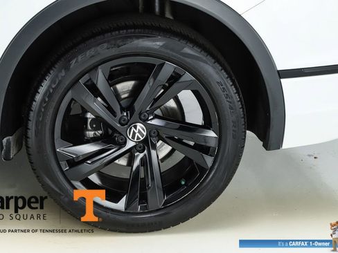 Used 2023 Volkswagen Tiguan SE R-Line image 6