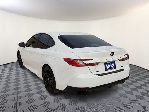 Used 2025 Toyota Camry SE image 3