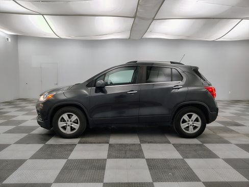 Used 2019 Chevrolet Trax LT w/ LT Convenience Package FWD image 4