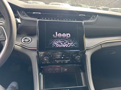 Certified 2023 Jeep Grand Cherokee Altitude image 18